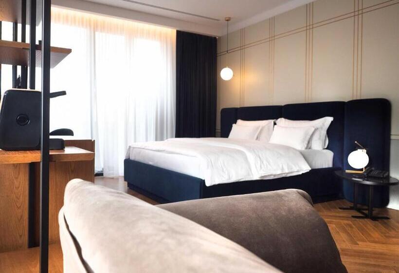 带阳台套房, Moncafe Hotel Etico Tirana