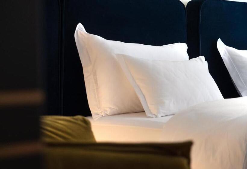 带阳台的豪华间, Moncafe Hotel Etico Tirana