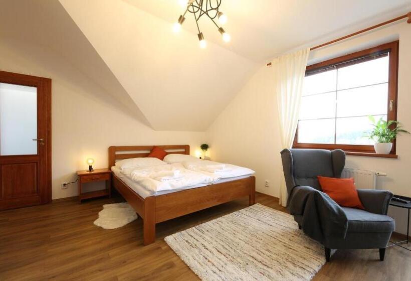 شقة غرفة نوم واحدة مزودة بشُرفة, úpatí Ještědu   Apartmány