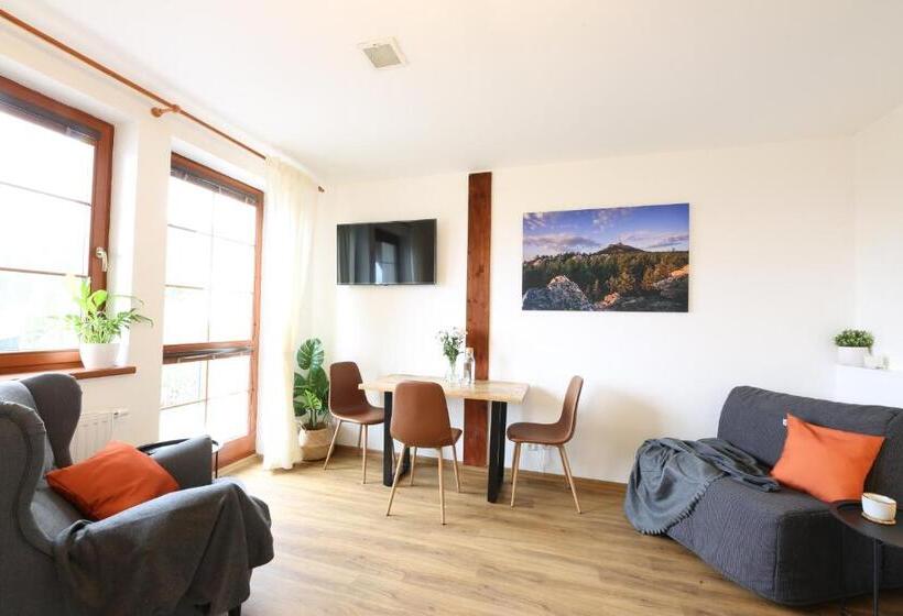شقة غرفة نوم واحدة مزودة بشُرفة, úpatí Ještědu   Apartmány