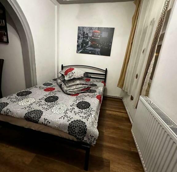 اتاق استاندارد سه نفره, Casa Bucovineană