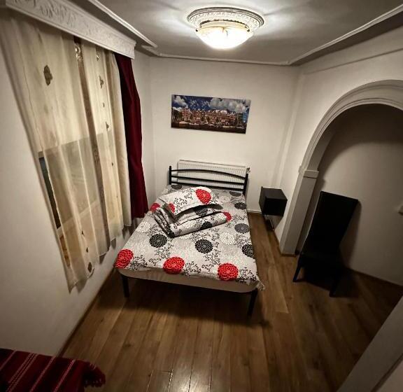 اتاق راحتی سه تخته, Casa Bucovineană