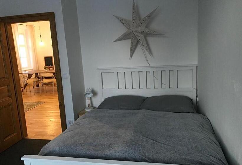 带2个卧室的公寓, Stará škola Hedeč