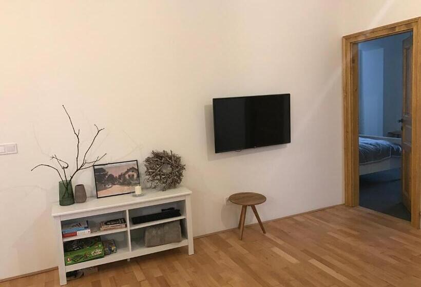 带2个卧室的公寓, Stará škola Hedeč