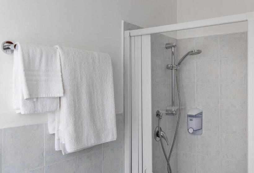 Трехместный Номер Стандарт с Балконом, B&b Della Stazione