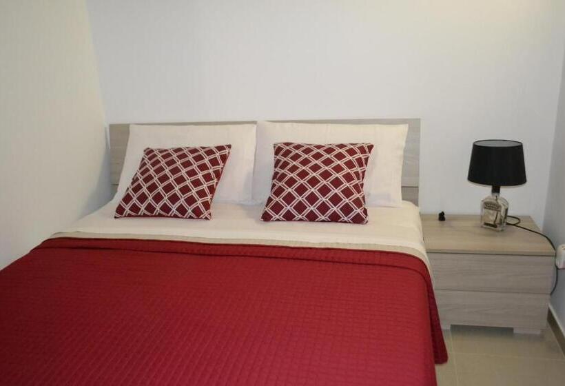 Семейный Номер, Attica B&b