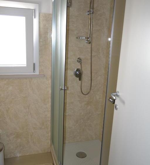 Семейный Номер, Attica B&b