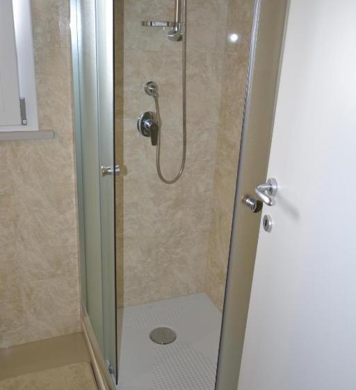 Семейный Номер, Attica B&b