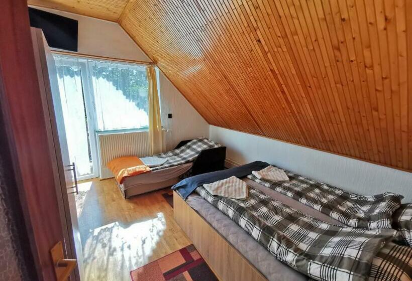 Трехместный Номер Стандарт с Балконом, Country Vendégház