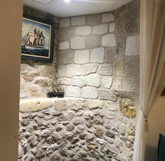 اتاق خانوادگی, Couvent Des Carmes
