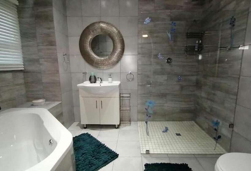 Люкс Повышенной Комфортности, Roxy S Rest Guest House