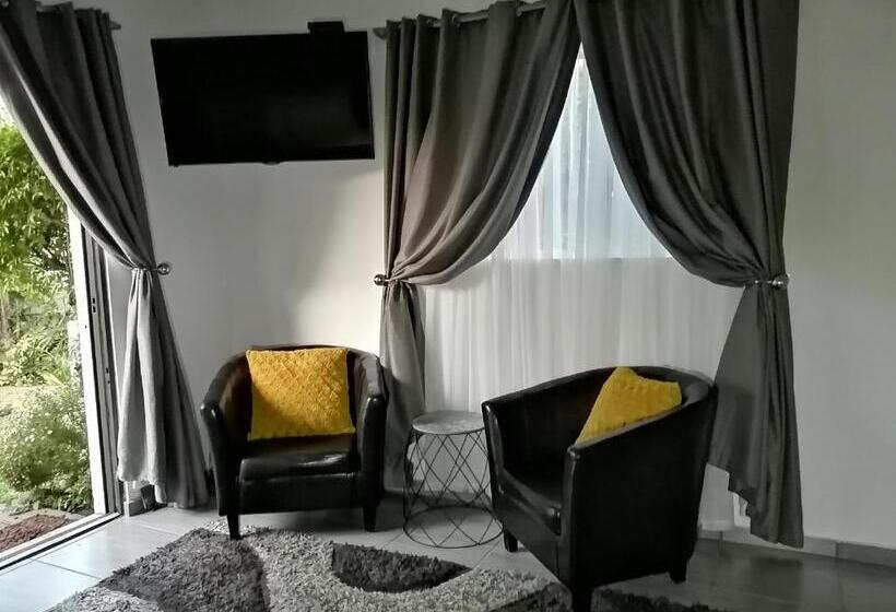 Люкс Повышенной Комфортности, Roxy S Rest Guest House