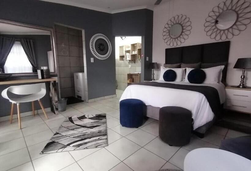 Люкс, Roxy S Rest Guest House