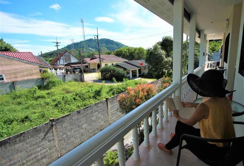 اتاق استاندارد با چشم‌انداز کوهستان, Sun & Sea Nai Yang Phuket