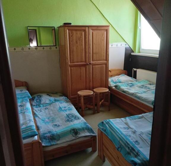 اتاق استاندارد سه نفره, Turistika Ubytovňa Sivá Brada