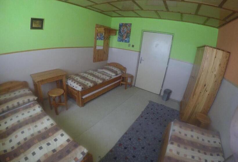 اتاق استاندارد سه نفره, Turistika Ubytovňa Sivá Brada