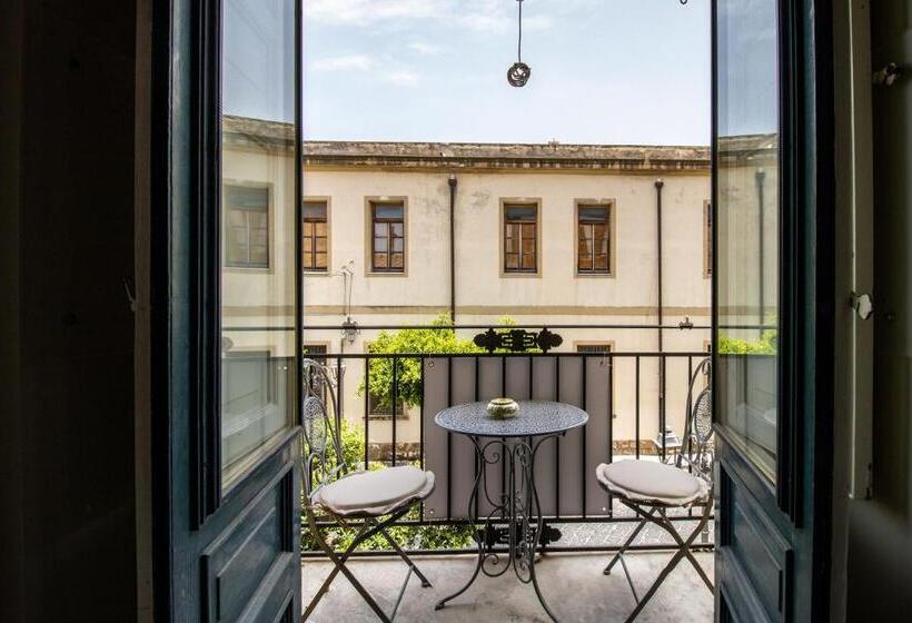 Апартаменты 2 Спальни Вид на Море, The Palace B&b And Apartments