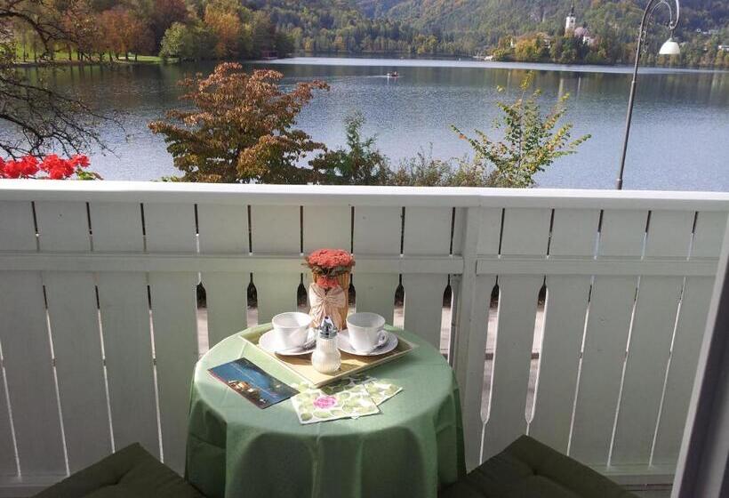 اتاق استاندارد با چشم‌انداز دریاچه, B&b Pletna A Double Lake View Room