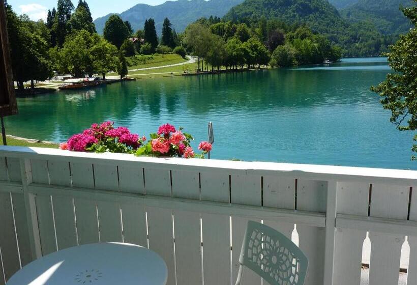 اتاق استاندارد با چشم‌انداز دریاچه, B&b Pletna A Double Lake View Room