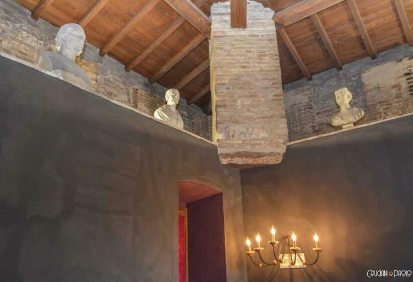 סוויטה אקזקיוטיב, Torre Caetani  Night In A Medieval Tower