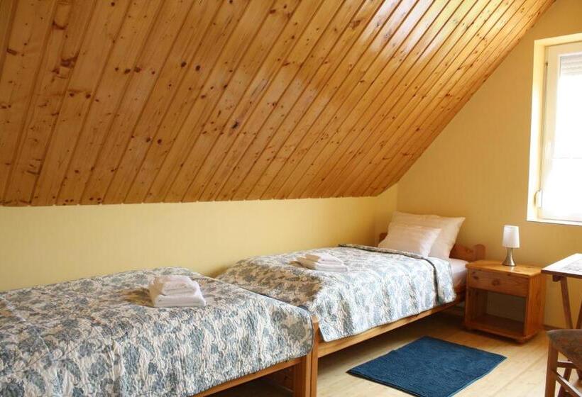 Номер Deluxe, Kedvenc Vendégház