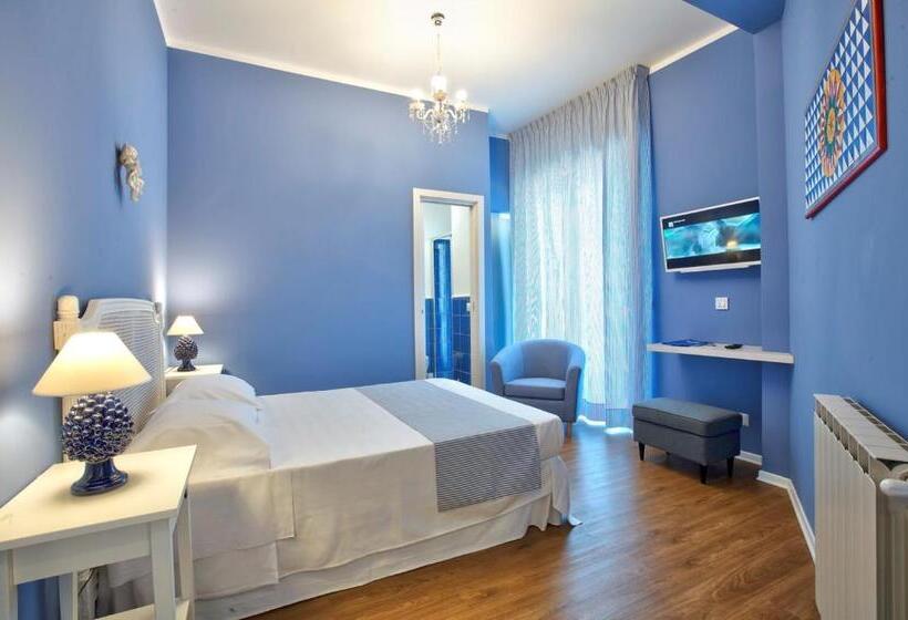 اتاق لوکس با بالکن و چشم‌انداز دریا, B&b Del Corso