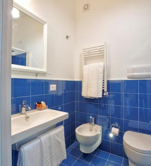 اتاق لوکس با بالکن و چشم‌انداز دریا, B&b Del Corso
