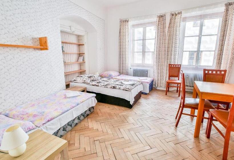 共用房间的床, Rodinný Hostel Stárkův Dům
