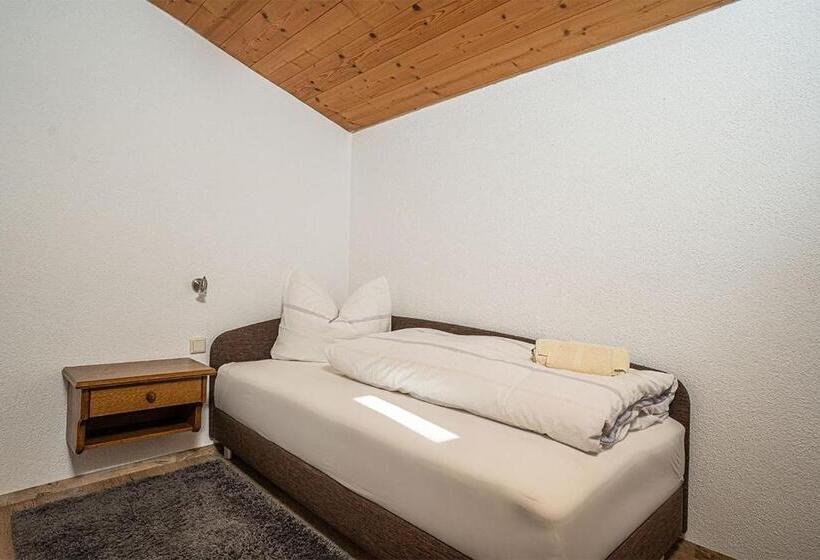 اتاق استاندارد سه نفره, Pension Berggeist