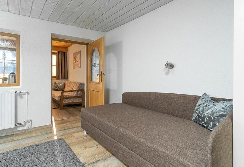 اتاق استاندارد سه نفره, Pension Berggeist