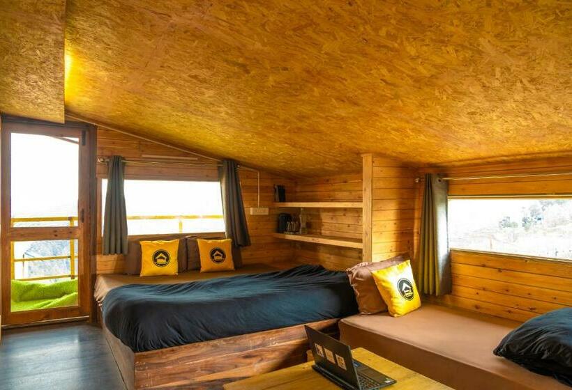 חדר סטנדרטי לשלושה עם נוף, Lushtree Backpackers   Hostel & Cafe