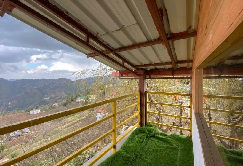 חדר סטנדרטי לשלושה עם נוף, Lushtree Backpackers   Hostel & Cafe