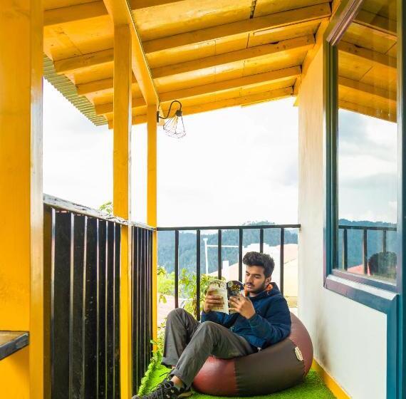 חדר דלוקס עם מרפסת, Lushtree Backpackers   Hostel & Cafe