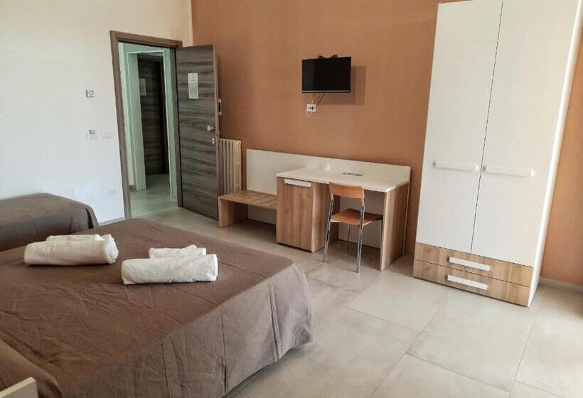 Трехместный Номер Стандарт с Балконом, B&b Li Manca