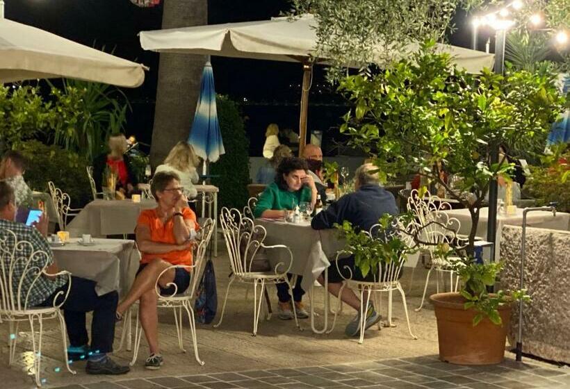 اتاق استاندارد با چشم‌انداز دریاچه, Albergo Bellavista