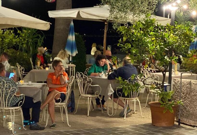 سوییت جونیور با چشم‌انداز دریاچه, Albergo Bellavista