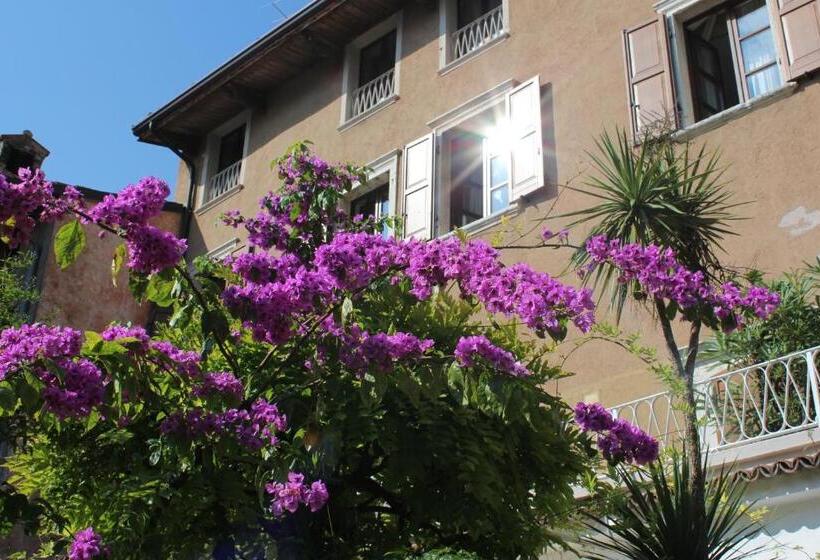 اتاق استاندارد با چشم‌انداز دریاچه, Albergo Bellavista