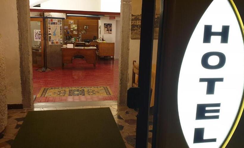 سوییت جونیور با چشم‌انداز دریاچه, Albergo Bellavista