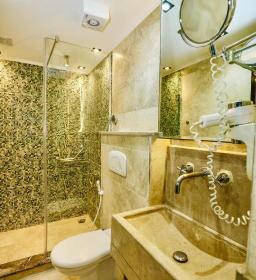 اتاق لوکس سه تخته, Comfort Inn Giza