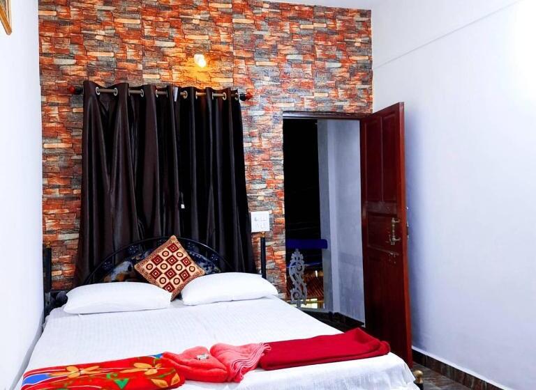 Номер Deluxe, Om Sai Guest House