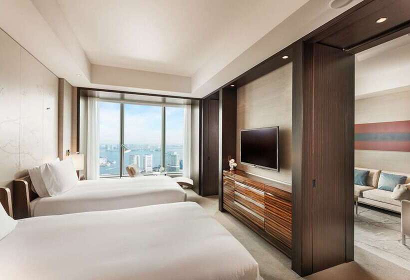 جناح, Hilton Okinawa Chatan Resort