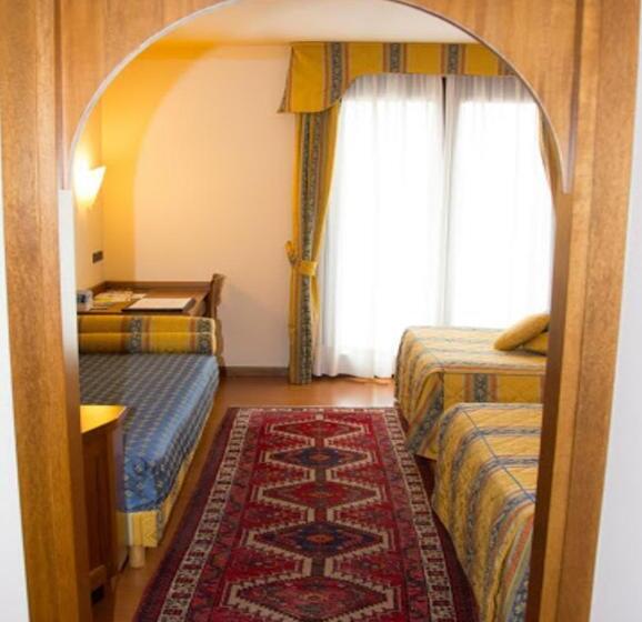 اتاق استاندارد سه نفره, Piroga Padova