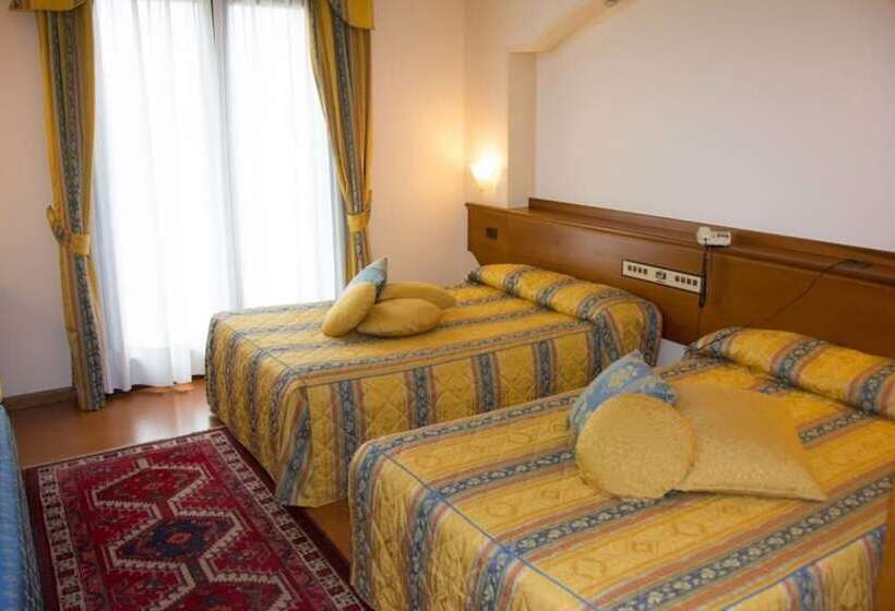 اتاق استاندارد, Piroga Padova