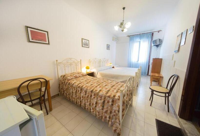 Четырехместный Номер Стандарт, Albergo Europa