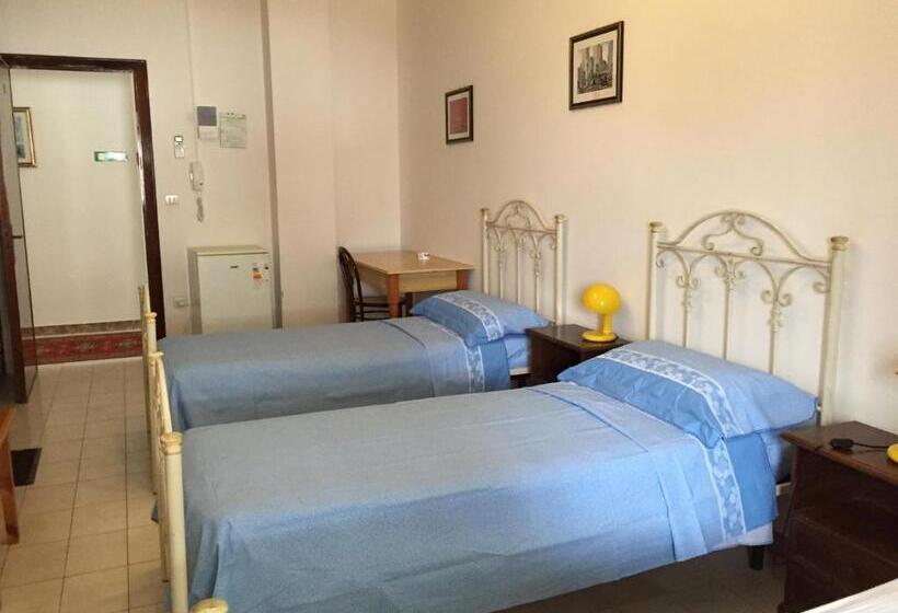 Четырехместный Номер Стандарт, Albergo Europa