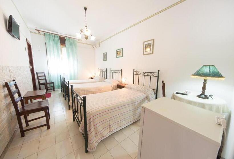 Номер Стандарт Трехместный, Albergo Europa