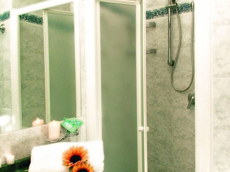 Quarto Estandar, Thea & Residence