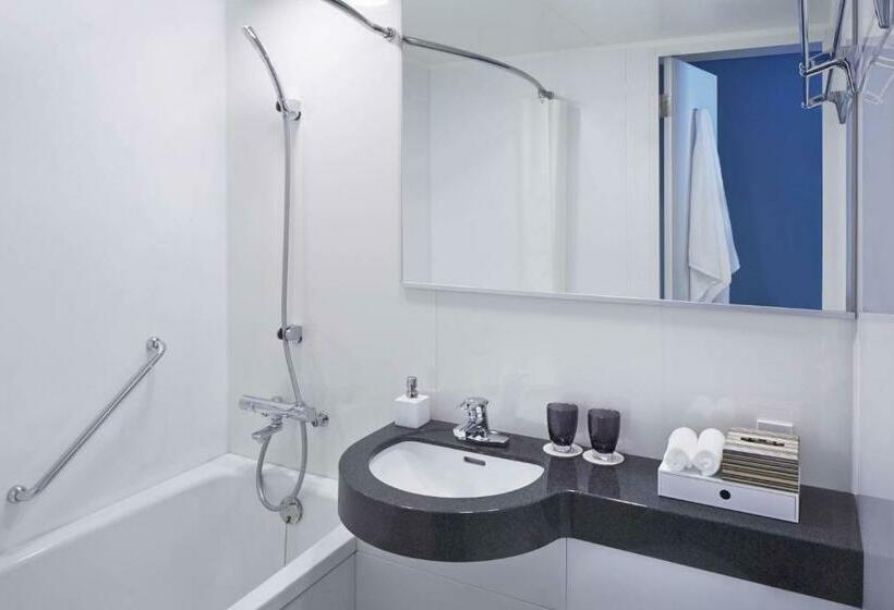 Номер Стандарт, Courtyard By Marriott Tokyo Station