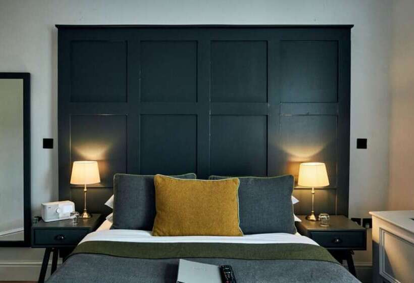 Quarto Estandar, The Brown S