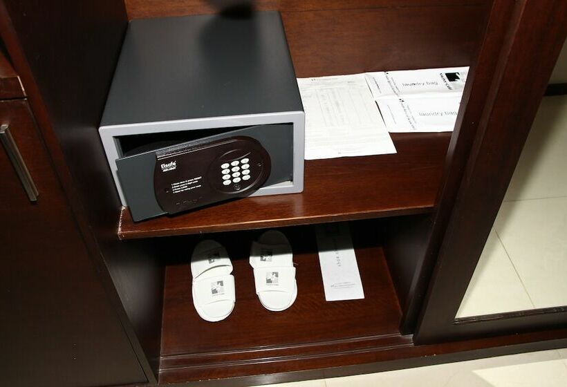 Номер Deluxe, Swiss Belhotel Danum Palangkaraya